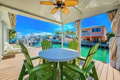 Image de Little Key Lime 2 bedroom 1 bath Conch house with 2 kayaks, 3 bikes, 51 Ft of Dockage