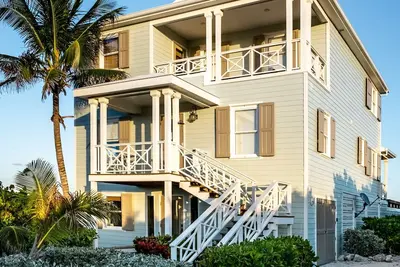 Image de Always Wendy - Luxurious Beachfront Home With Private Pool