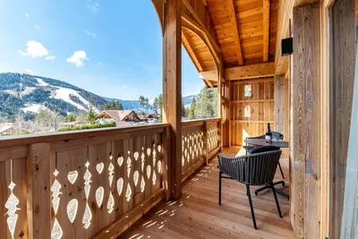 Image de Appartement \"Les Ciases Chalets Dolomites Apt 3\" avec balcon privé, sauna partagé et Wi-Fi.