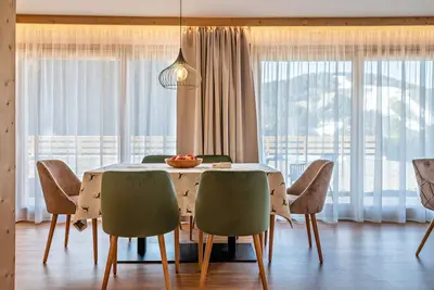 Image de Appartement \"Les Ciases Chalets Dolomites Apt 1\" avec balcon privé, terrasses partagées & Wi-Fi
