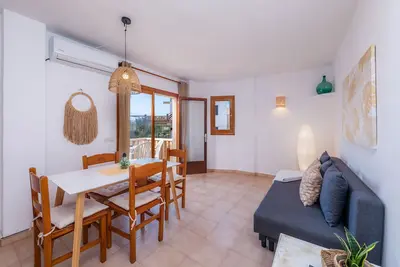Image de Appartement 'Can Salas 1 Dormitorio 103' avec vue sur la mer, Wi-Fi et climatisation.