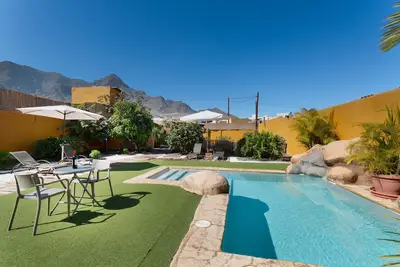 Image de Vivienda Vacacional Folillo\" avec piscine privée, Wi-Fi et climatisation.