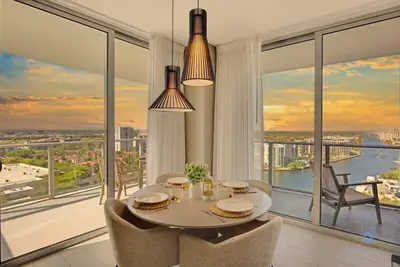 Image de Luxury Condo with Stunning Views | Amazing Pools