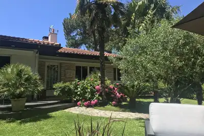 Image de A Pereire belle villa à450m de la plage avec jardin arboré