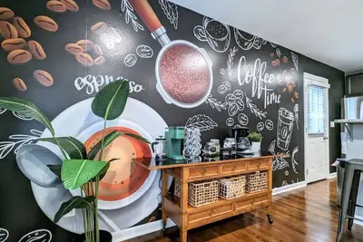 Image de Spacious home with work space, firepit, Bbq grill