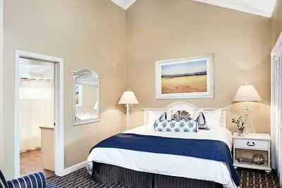 Image de Historic Island Retreat - Newport Overlook Resort