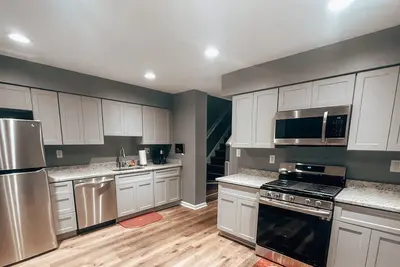 Image de Cozy home located 1 mile for Johns Hopkins and Inner Harbor