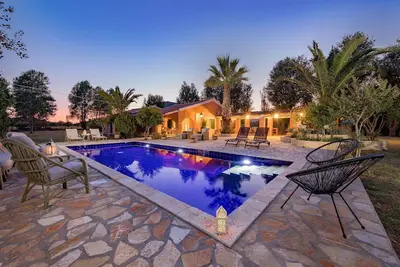 Image de Elissavet - Trois Chambres Villa, Couchages 6