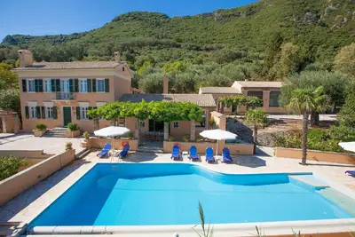 Image de Arhondiko - Cinq Chambres Villa, Couchages 9
