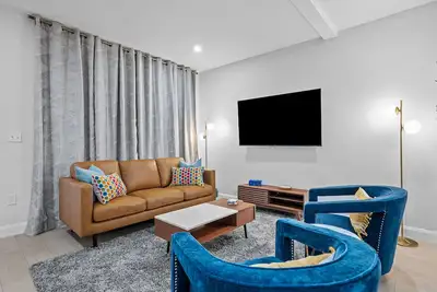 South Slopes Home  / Great for longer stays!