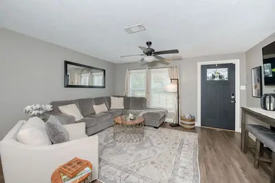 Image de The Blue Bungalow- A New Listing! !