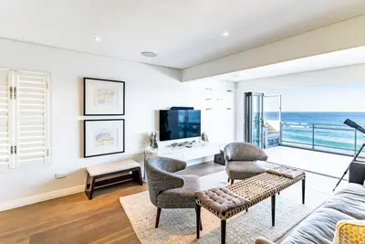 Image de Modern Beach Front Apartment