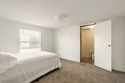 Image de Gorgeous 3br Guest House | Near Cota F1s & Airport