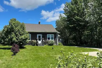 Image de Peaceful & quiet home under 10 minutes from Acadia National Park. Dog Friendly!