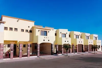Image de 5 minutes to the beach! Family-sized condo with shared pool