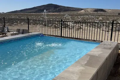 Image de Gorgeous mountain views just 200 yards from the beach with private backyard pool