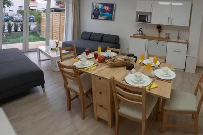 Image de Vacation apartment in Würzburg city on the ground floor with terrace including parking spaces