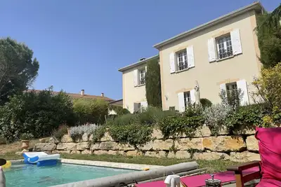 Image de Jolie maison familiale avec piscine a proximité de Lyon