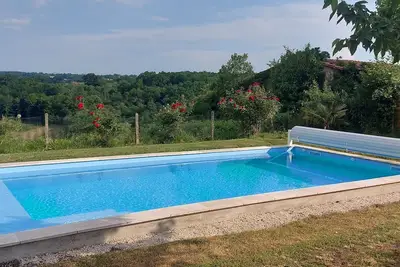 Image de Rural cottage with pool, secluded garden