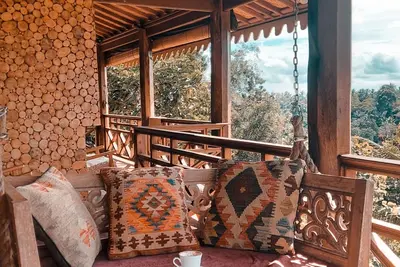 Image de Nature surrounded villa, in a vanilla organic orchard. .