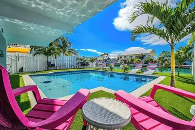 Image de Reef Retreat 2 bed 2 bath w/private pool and 37 ft of dockage