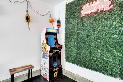 Image de Sauna & Game Room- Pet friendly! Close to Dock Square and the Beach!