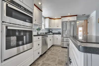 Image de Pet friendly 5-bedroom coastal retreat sleeps 16