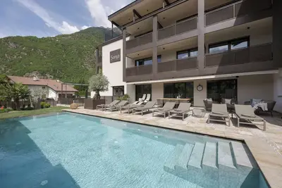 Image de Appartement 'Résidence Sonja Suite Castanea' avec piscine privée, Wi-Fi et climatisation.