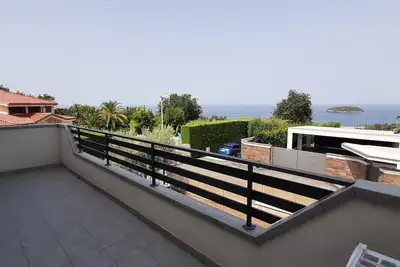 Image de Panoramic villa with garden