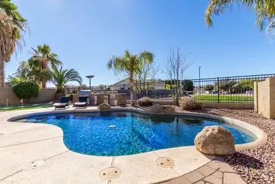 Image de Hole in One with pool and putting green!