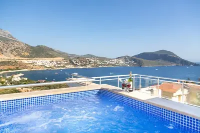 Image de A modern, contemporary 5 bedroom villa, 10 minutes from the Old Town & Harbour