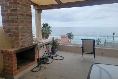 Image de Views to teh ocean and very big outfdoor patio with fire place