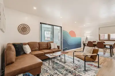 Image de Co Hub! Easy to Rocky Mountains & Downtown Denver