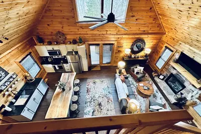 Image de ⭐️⭐️Private cabin with Mountain Views and hot tub close to Pigeon Forge!