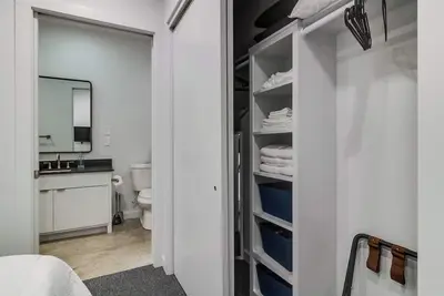 Image de Lux Downtown Flat with Gameroom & Fire Pit