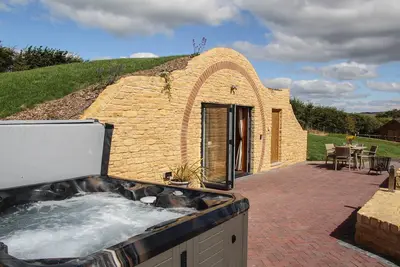 Image de Burrow View - a hobbit hut that sleeps 4 guests in 1 bedroom