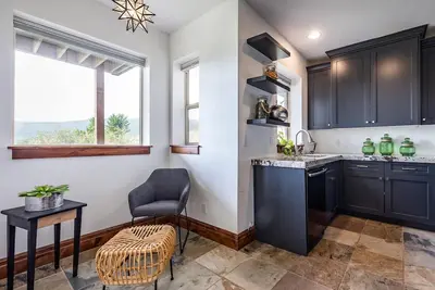 Image de Cozy Guest Suite with Breathtaking Views