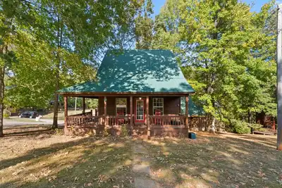 Image de Cozy Cabin 3. 5 min from Sportman's!