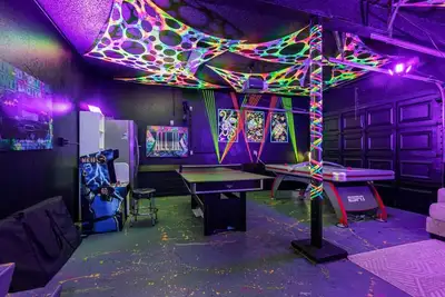 Image de 6br Waterfront • Heated Pool • Hot Tub • Game Room • Firepit