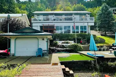 Image de Complete apartment with separate entrance, sunroom, hot tub,