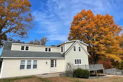 Image de Bantam Beauty - Surrounded By Nature!