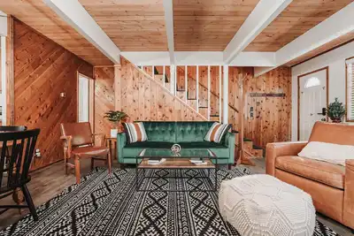 Image de Sagewood Cabin 2bed/1. 5bath- 1 block from the National forest