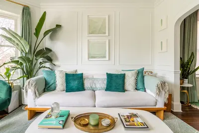 Image de Classic Chicago 2 Flat transformed into a Parisian plant lovers paradise