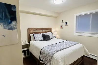 Image de Lakefront condo!