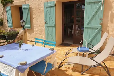Image de On vacation with the dog? House with enclosed garden in the center of Roquebrun.