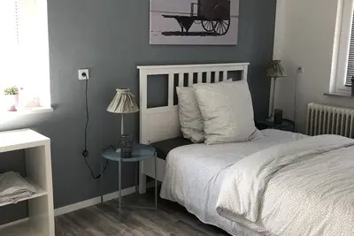 Image de 2 bedroom, 80 sqm bright upper floor apartment in city villa. City center location.