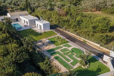 Image de Family Villa Ami - private minigolf, outdoors gym, heated pool - 2min from beach