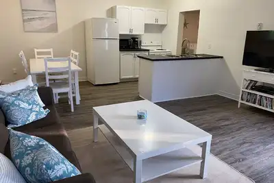 Image de 2 bdrm. sleeps 7, just a 2 min. walk to beach 1!