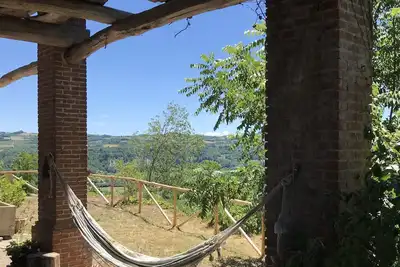 Image de Appartement rustique de charme avec des vues imprenables sur les Langhe