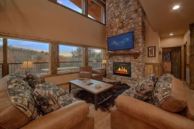 Image de Budget-Friendly | Mountain Views, Game Room, Hot Tub